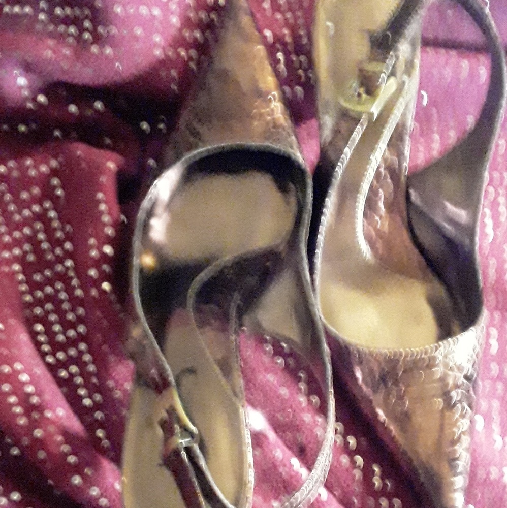 J renee bronze pumps